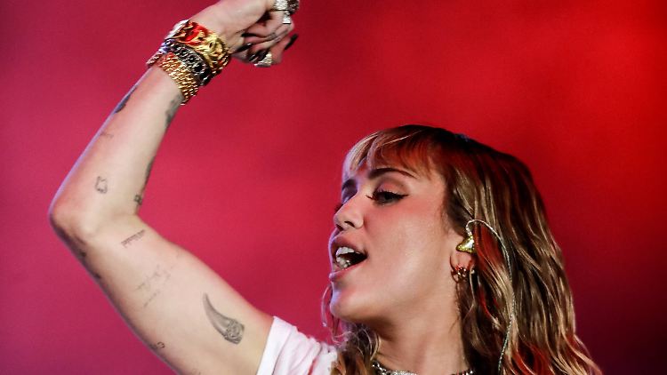 Miley Cyrus macht sich für die Rechte der Frauen stark.