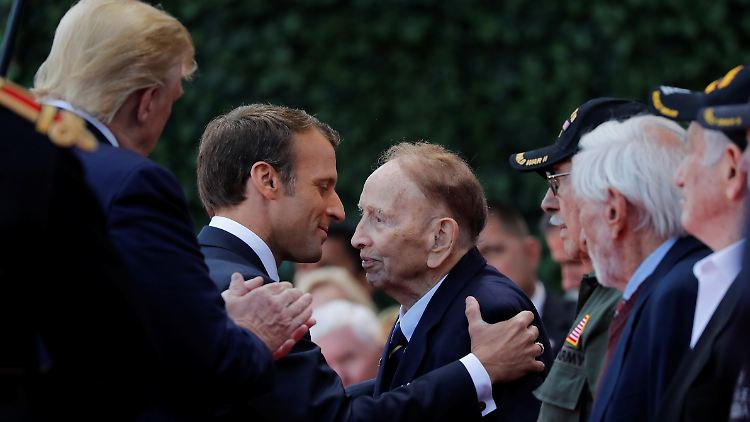 Frankreichs Staatsoberhaupt Macron und US-Präsident Trump danken rund 160 Veteranen für ihren Mut.