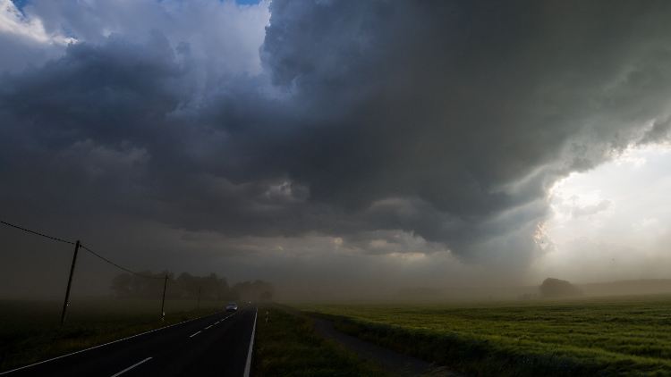 Nicht jedes Gewitter ist luftreinigend. Kommen mehrere Faktoren zusammen, fliegen winzige Allergene tausendfach herum.