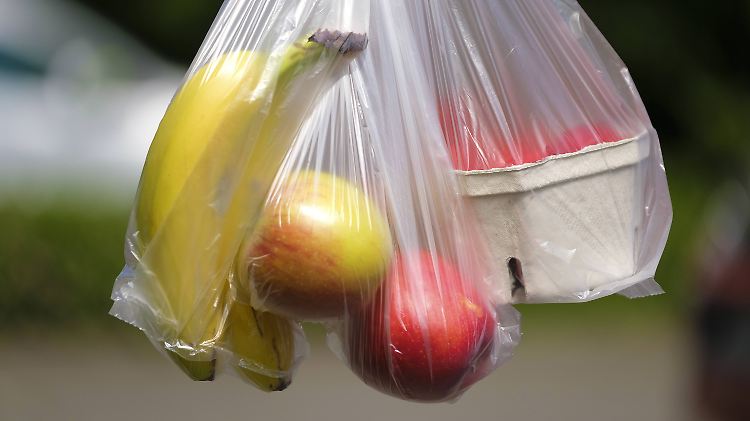 Plastikbeutel helfen zwar beim Transport, sind aber ein Umweltfrevel.