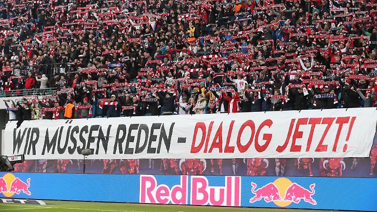 Das Projekt RB Leipzig sorgt immer wieder für Diskussionen: Hier suchen auch die RB-Fans das Gespräch.