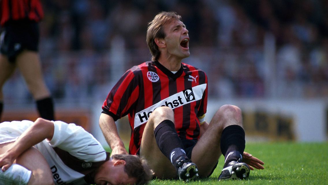 "Den größten Fehler, den wir jetzt machen könnten, wäre, die Schuld beim Trainer zu suchen." (Karl-Heinz Körbel - als Trainer von Eintracht Frankfurt)