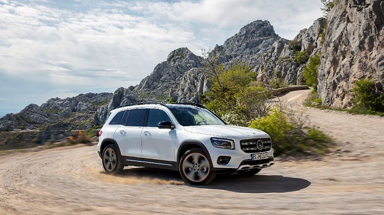 Optisch auf Offroad getrimmt, soll der GLB eher im leichten Gelände zu Hause sein.