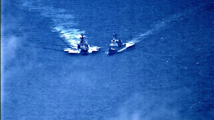 Die "Admiral Winogradow" und die "USS Chancellorsville" auf Kollossionskurs.