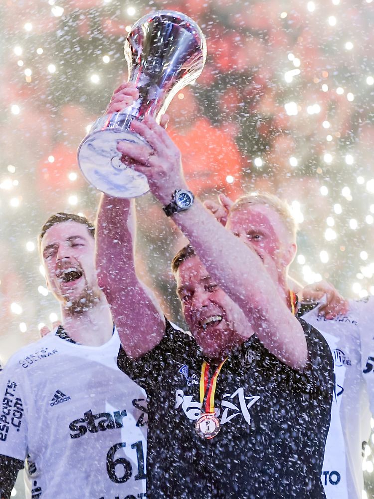 Den letzten Pokalsieg mit dem THW Kiel kostete Alfred Gislason noch einmal voll aus.
