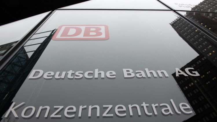 Wer hat die hoch dotierten und vom Vorstand nicht gebilligten Verträge unterschrieben?