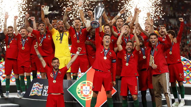 Gelungener Saisonabschluss: Portugals Fußballer lassen sich vor heimischem Publikum feiern.
