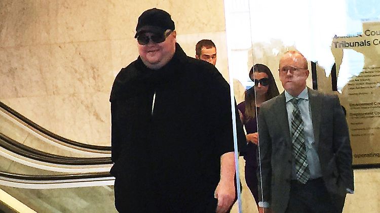 Kim Dotcom (l.) droht in den USA eine lange Haftstrafe.