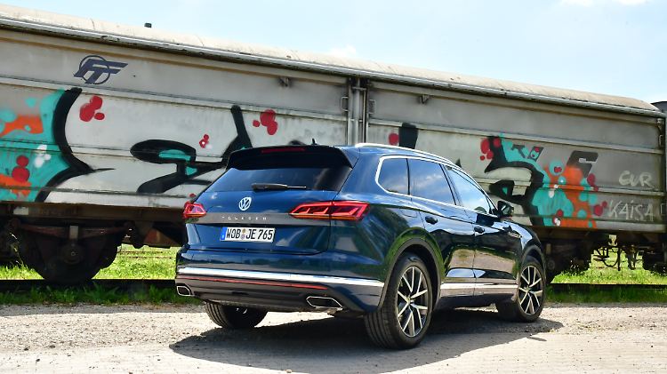 Die sportliche Attitüde am Heck des VW Touareg ist kein Widerspruch zum Triebwerk.
