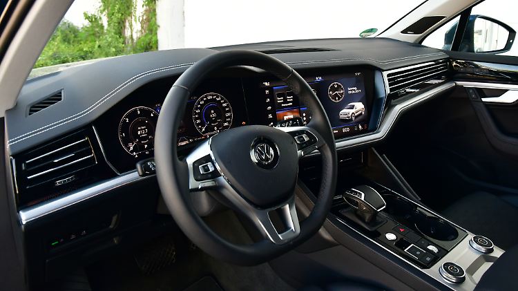 Wer im VW Touareg derart digitalisiert durch die Welt fahren will, der muss draufzahlen.