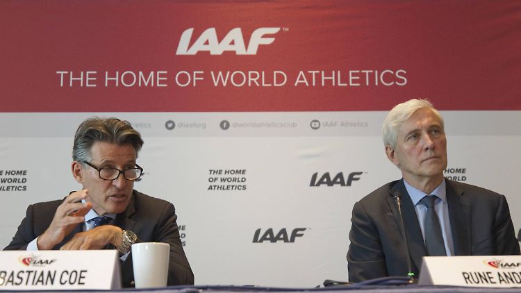 IAAF-Chef Sebastian Coe und Rune Andersen, Vorsitzender des Untersuchungsgremiums zur Situation der russischen Leichtathletik, verkündeten in Monaco die Aufrechterhaltung des Bannes.