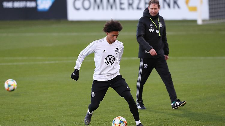 Leroy Sané zeigte zuletzt im DFB-Dress immer öfter "was in ihm steckt", wie auch Löw-Vertreter Marcus Sorg beobachtet hat.