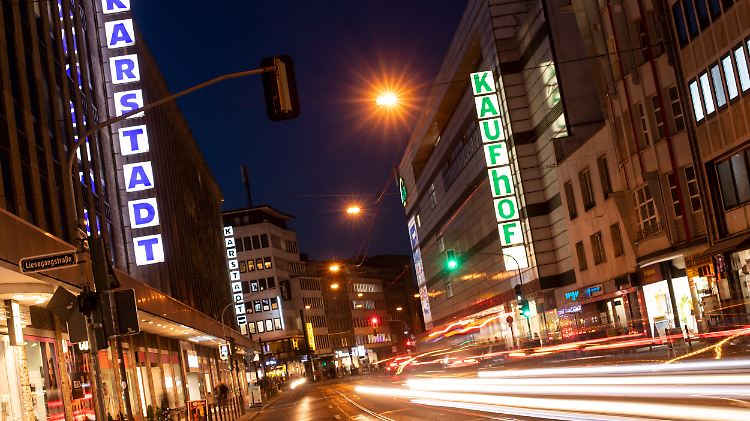 Sieben Monate nach dem Zusammenschluss von Kaufhof und Karstadt nimmt die Sanierung noch einmal Fahrt auf. 