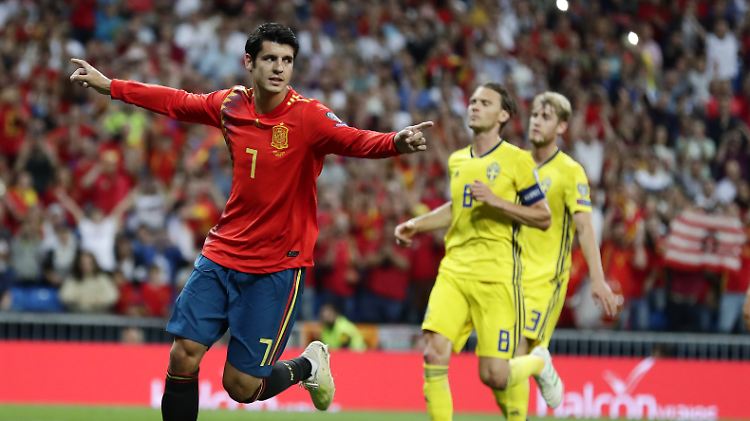 Spaniens Morata feiert sein Tor.