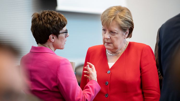 Wird Annegret Kramp-Karrenbauer auf Angela Merkel im Kanzleramt folgen? Noch ist alles offen.