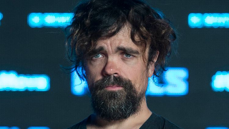 Verkörpert einen Außenseiter, der nach dem Kontakt mit radioaktivem Müll stark verunstaltet wird: Peter Dinklage.