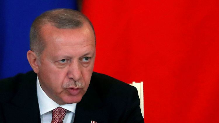 Der türkische Präsident Erdogan hält trotz US-Kritik am Russland-Deal fest.