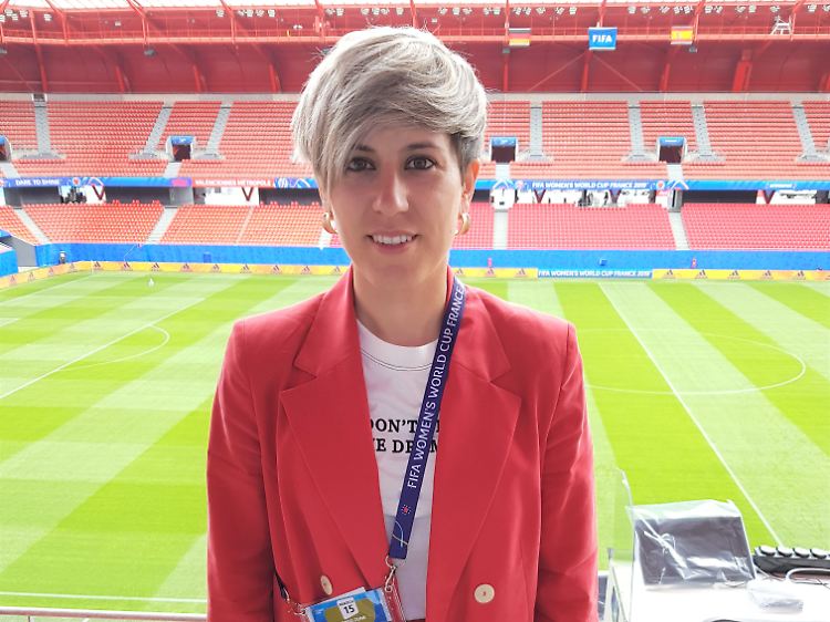 Lucia Santiago arbeitet für die spanische Nachrichtenagentur EFE. Vor vier Jahren war sie noch mit drei Kollegen bei der WM, jetzt ist das Interesse explodiert.