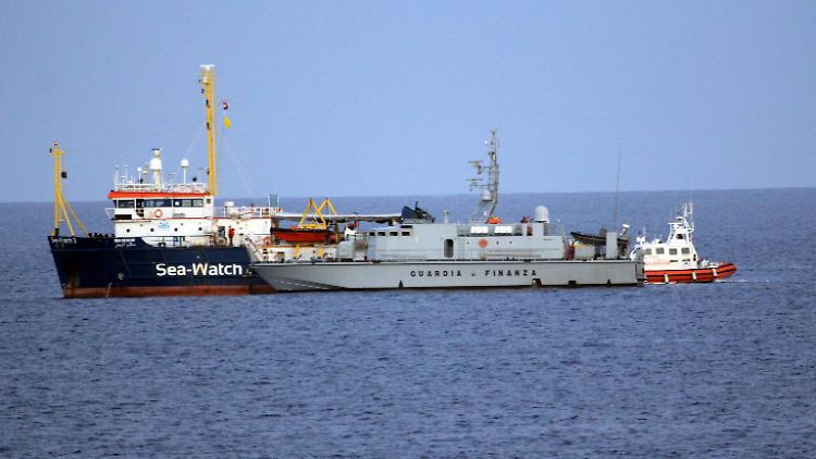 Italien fährt eine äußerst restriktive Flüchtlingspolitik und geht auch gegen Hilfsschiffe wie das deutsche "Sea Watch 3" vor.