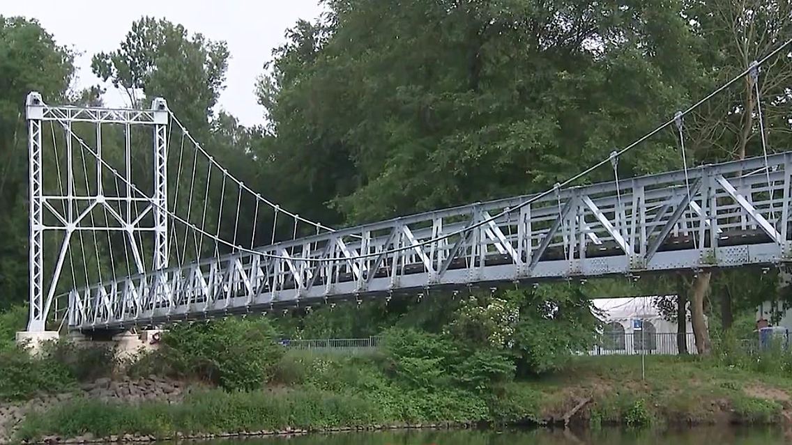 Grimma Sprung Brücke.JPG