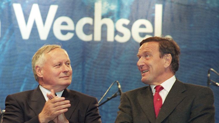 Der ehemalige sozialdemokratische Finanzminister Lafontaine trat 1999 im Streit mit Kanzler Schröder von seinen Ämtern zurück und später aus der SPD aus.