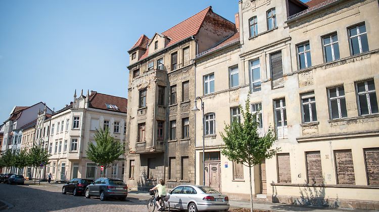 Ein Nebeneffekt des Bevölkerungsschwundes: Altbauten wie dieser im brandenburgischen Wittenberge werden sanierungsbedürftig.