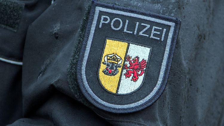 Vier Polizisten sind in Mecklenburg-Vorpommern festgenommen worden.