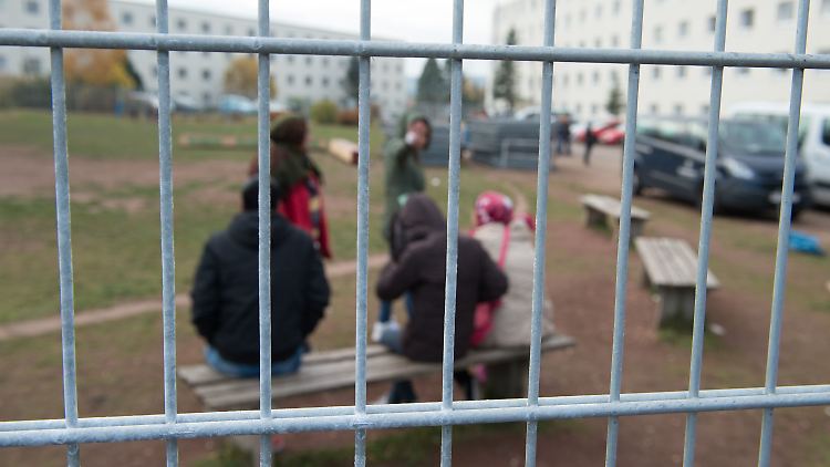 Flüchtlinge in der Erstaufnahmestelle im thüringischen Suhl. Tausende kehren freiwillig in die Heimat  zurück.