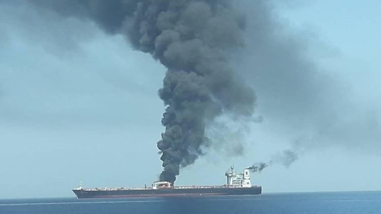 Der Öltanker "Front Altair" geriet nach einer Attacke in Brand.