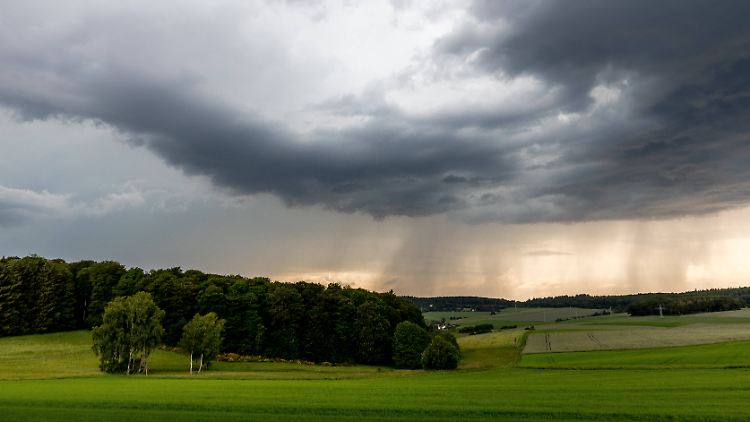 Nach der Hitze die Gewitter - daran ändert sich zunächst nichts.