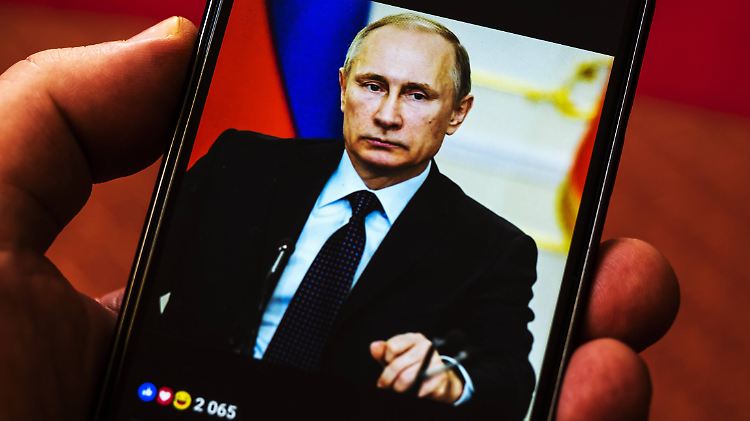 Ein Bild des russischen Präsidenten Putin auf einem ukrainischen Facebookprofil. Der Kreml arbeitet schon länger daran, das Internet unter Kontrolle zu bekommen.  