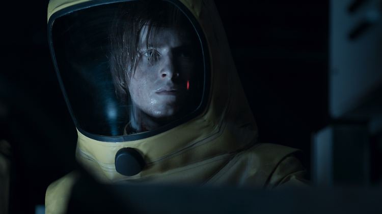 In der verstrahlten Zukunft von 2052 ist es für den von Louis Hofmann gespielten Jonas Kahnwald besser, einen Schutzanzug zu tragen.