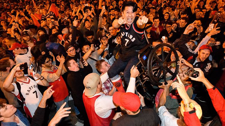 In Toronto brachen nach dem entscheidenden vierten Sieg im sechsten Spiel der NBA-Finalserie alle Dämme.