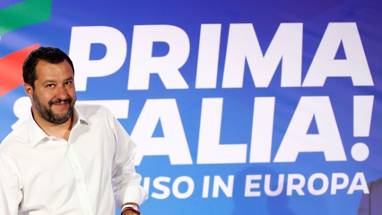 Lega-Chef Matteo Salvini liebäugelt mit einer Parallelwährung. Das könnte das Ende des Euro bedeuten.