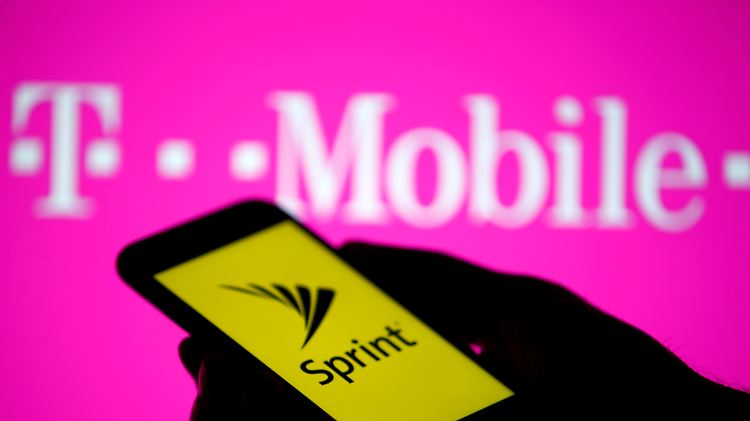 Die Fusion von T-Mobile mit dem US-Rivalen Sprint ist 26 Milliarden Dollar (23 Mrd Euro) schwer. 