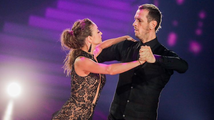 Pascal Hens zusammen mit Tanzpartnerin Ekaterina Leonova.