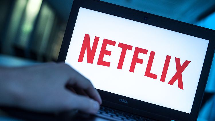 Streamingdienst Netflix bedauert die Kritik, nimmt die Schauspieler der Serie aber in Schutz.