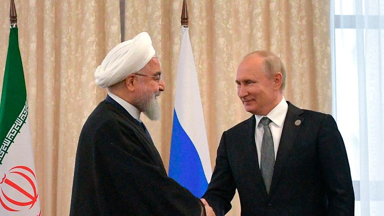 Irans Präsident Hassan Ruhani trifft seinen russischen Kollegen Wladimir Putin bei einer Sicherheitskonferenz in Kirgisistan.