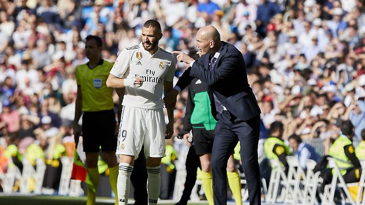 Karim Benzema wurde bereits Anfang des Jahres Opfer von Einbrechern, Real Madrids Trainer Zinedine Zidane erwischt es im Zuge der jüngsten Einbruchserie.