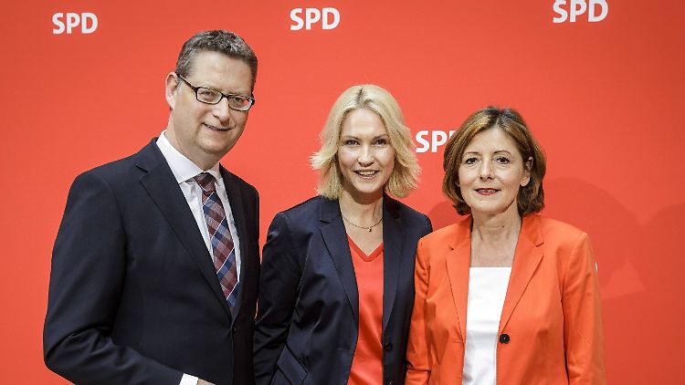 Die SPD wird derzeit kommissarisch von Thorsten Schäfer-Gümbel, Manuela Schwesig und Malu Dreyer geführt (v.l.).