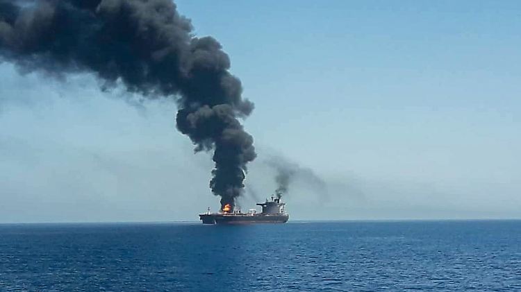 Einer der beschädigten Tanker fuhr unter japanischer Flagge.