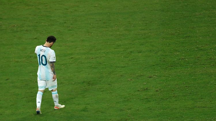 Im Verein Dreh- und Angelpunkt, in der Nationalmannschaft ohne Bindung: Lionel Messi ringt in der "Albiceleste" seit vielen Jahren mit sich und seiner Rolle in der Edel-Offensive.