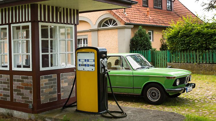 Eine alte Tankstelle an der Bundesstraße 3 in Wolthausen bei Celle in Niedersachsen.