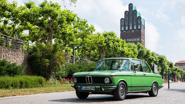 Der BMW 2002 auf der Mathildenhöhe in Darmstadt.