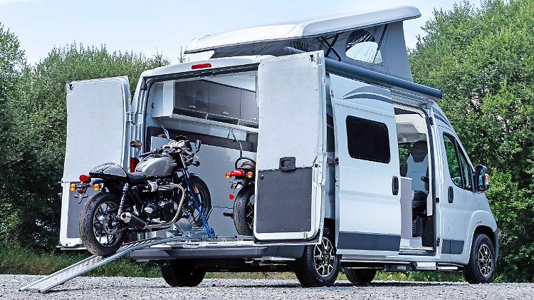 Zwei Bikes haben im Citroën Jumper Biker Solution Platz.