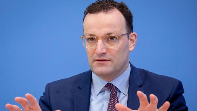 Hintergrund für Spahns Forderungen sind aktuelle Zahlen zur Finanzsituation der Krankenkassen.