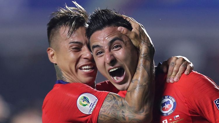 Operation Titelverteidigung: Erick Pulgar und Eduardo Vargas jubeln mit Chile in São Paulo.