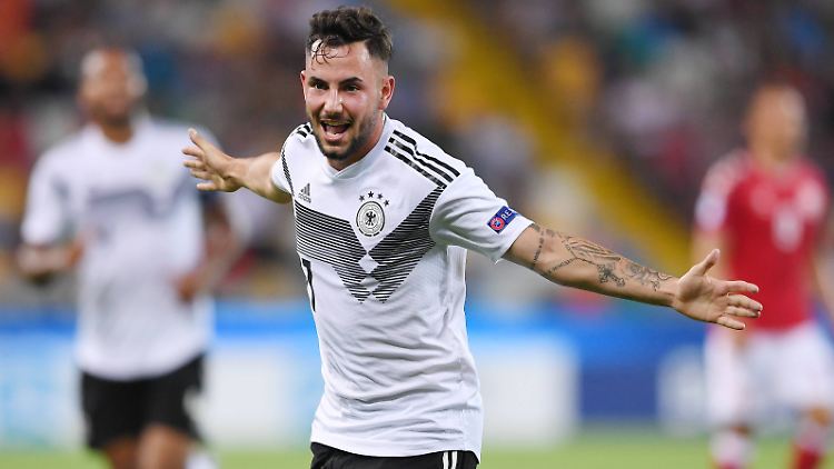 Dreht nach seinem 1:0 für die deutsche U21 jubelnd ab: Doppeltorschütze Marco Richter.