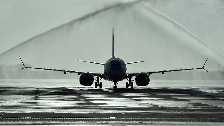 Für die 737 Max gilt seit den zwei Abstürzen, bei denen 346 Menschen ums Leben kamen, ein weltweites Flugverbot.