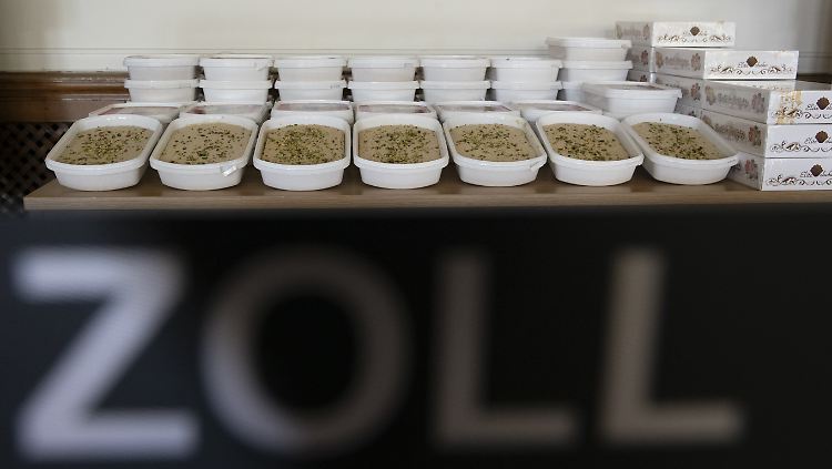 In 532 kleineren Süßigkeitenverpackungen waren jeweils bis zu 1,3 Kilo Heroin versteckt.